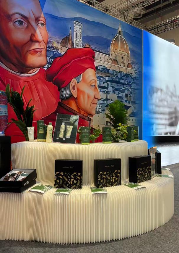 bud亮相进博会演绎意式美学开元棋牌appnature(图2) bud亮相进博会演绎意式美学开元棋牌appnature(图2)